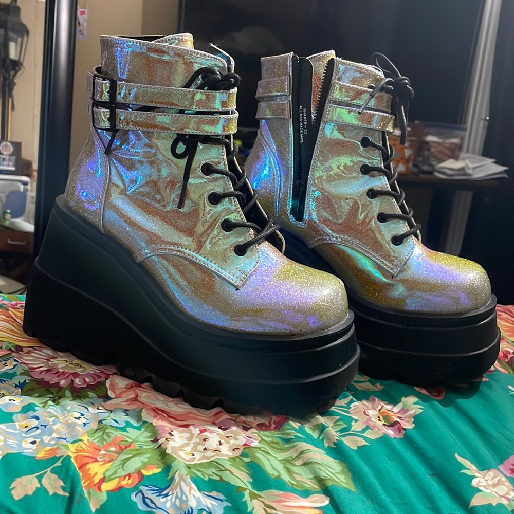 Size 8 Demonia